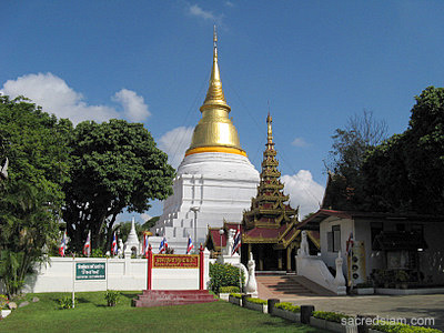 Lampang temples: Wat Phra Kaeo Ton Dao