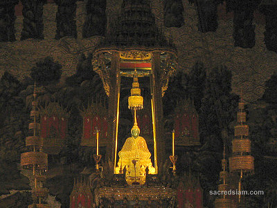 Wat Phra Kaew Bangkok Emerald Buddha