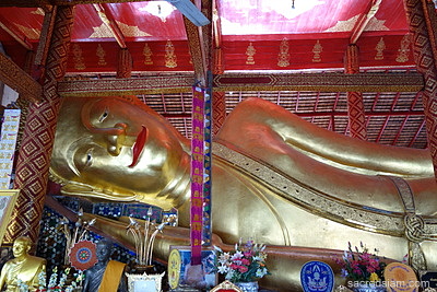 Saraphi: Wat Phra Non Nong Phueng