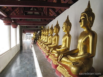 Wat Phra Si Rattana Mahathat Phitsanulok Buddha statues