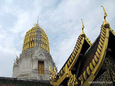 Wat Phra Si Rattana Mahathat Phitsanulok prang