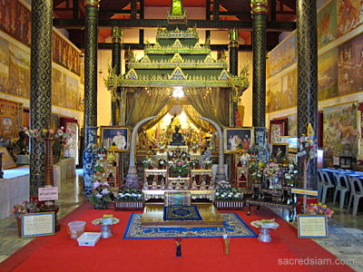Wat Phra Thaen Sila At Uttaradit laterite sermon platform