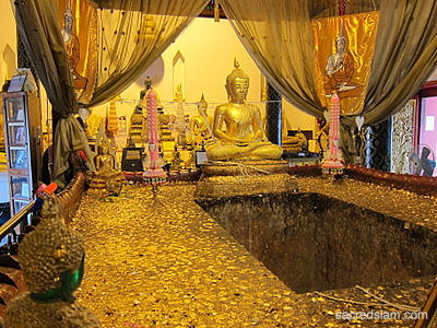 Wat Phra Thaen Sila At Uttaradit laterite sermon platform