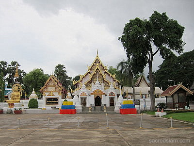 Wat Phra Thaen Sila At Uttaradit viharn