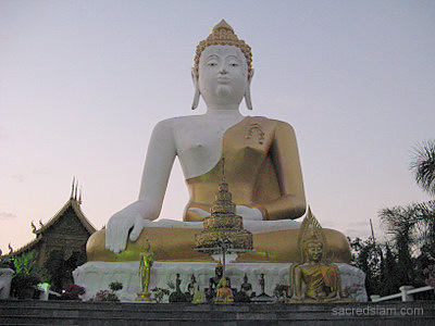 Wat Phra That Doi Kham Chiang Mai Buddha