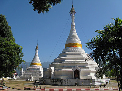 Mae Hong Son temples: Wat Phra That Doi Kong Mu chedis