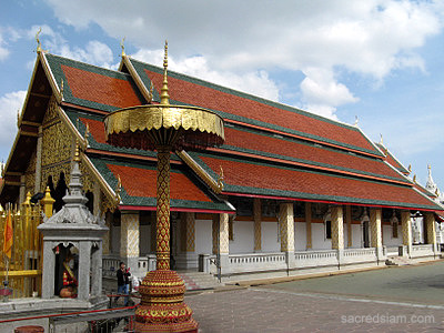 Lamphun temples: Wat Phra That Hariphunchai viharn luang