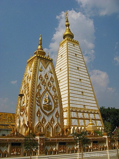 Wat Phra That Nong Bua Ubon Ratchathani chedis