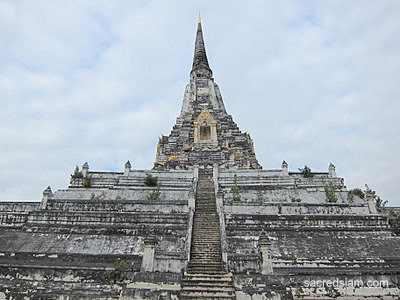 Wat Phu Khao Thong Ayutthaya chedi