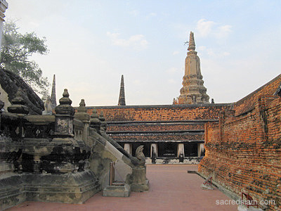 Wat Phutthaisawan Ayutthaya courtyard