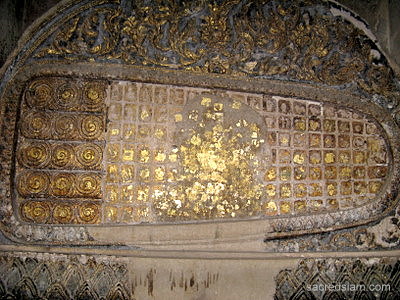 Wat Phutthaisawan Ayutthaya Buddha footprint