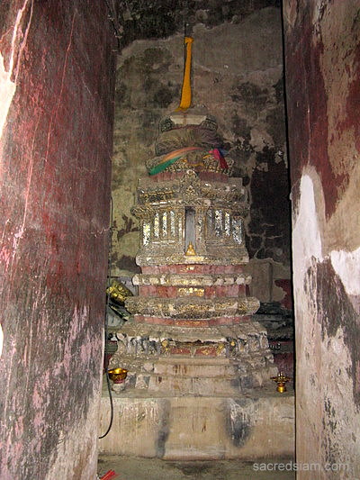 Wat Phutthaisawan Ayutthaya prang shrine