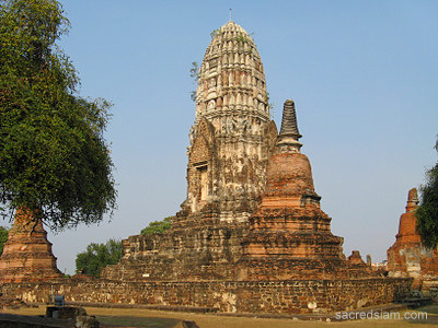 Wat Ratchaburana Ayutthaya prang and chedis