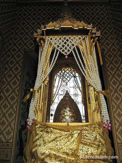 Wat Ratchanadda Loha Prasat Buddha relics