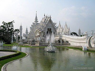 Chiang Rai temples: Wat Rong Khun (White Temple)