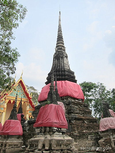 Wat Sao Thong Thong Koh Kret Nonthaburi Thutangkha chedi