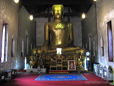 Lopburi temples: Wat Sao Tong Thong Buddha