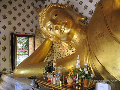 Wat Senasanaram Ayutthaya reclining Buddha