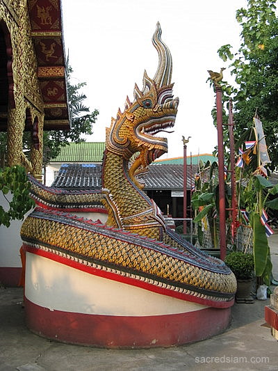 Wat Sri Gird Chiang Rai naga