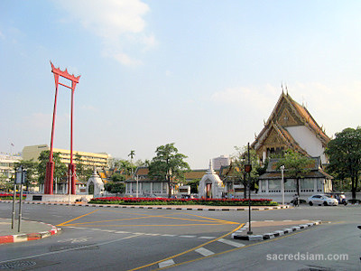 Wat Suthat and the Giant Swing (Sao Ching Cha) Bangkok