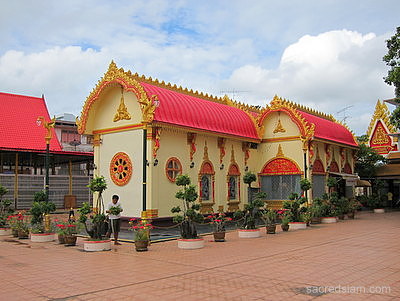 Uttaradit temples: Wat Tha Thanon hall