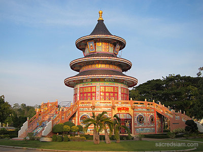 Wat Thawornwararam Kanchanaburi Chinese pagoda