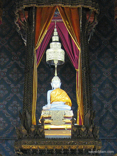 Wat Thepthidaram Bangkok Luang Por Khao White Buddha