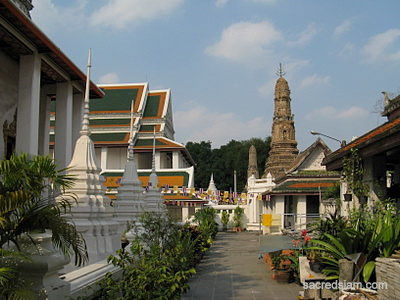 Wat Thepthidaram Bangkok prang