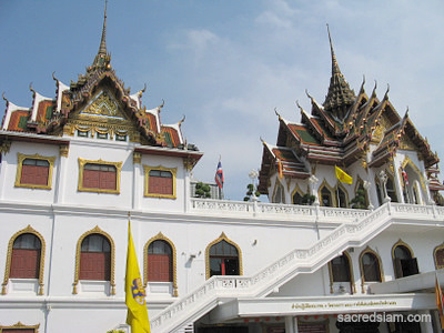 Wat Yannawa main hall